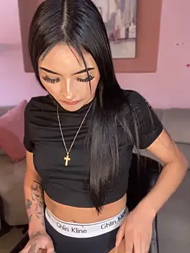 Snapshot of CleoNoir_Pink chatting on 11/10/25, 06:51 CleoNoir Pink online show from 11/10/25, 06:51