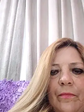 karlaanqui1 online show from 05/15/26, 11:06