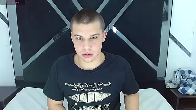 Snapshot of Liam_York_ chatting on 11/12/25, 03:34 Liam York online show from 11/12/25, 03:34