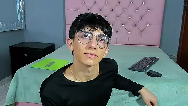 ElanGiraldo online show from 01/13/26, 09:31