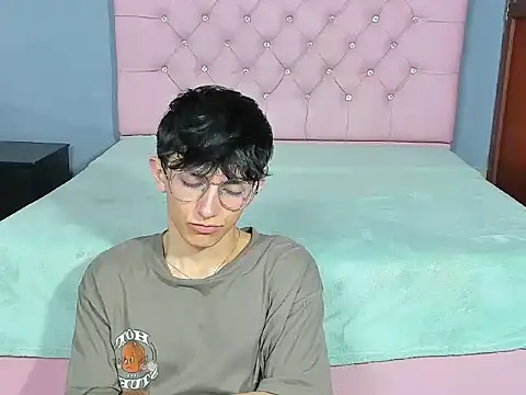 ElanGiraldo online show from 01/14/26, 09:31