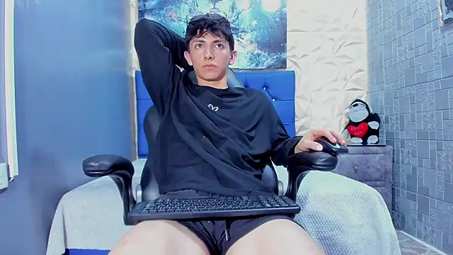 Snapshot of ElanGiraldo chatting on 05/12/26, 12:08 ElanGiraldo online show from 05/12/26, 12:08