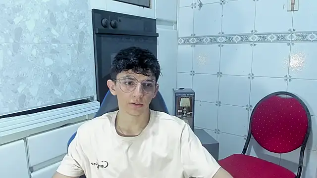 Snapshot of ElanGiraldo chatting on 06/13/26, 10:51 ElanGiraldo online show from 06/13/26, 10:51