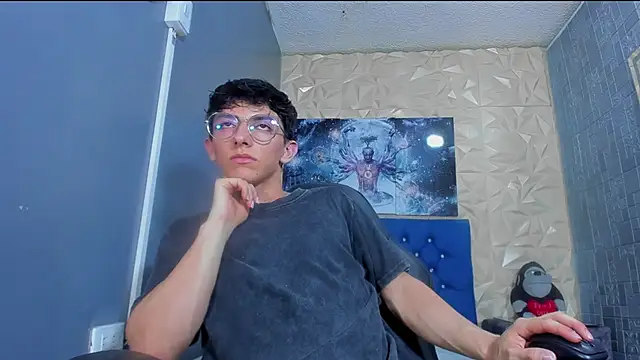 Snapshot of ElanGiraldo chatting on 06/22/26, 11:35 ElanGiraldo online show from 06/22/26, 11:35