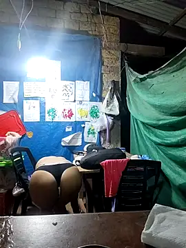 Snapshot of Uvit chatting on 11/29/25, 05:10 Uvit online show from 11/29/25, 05:10