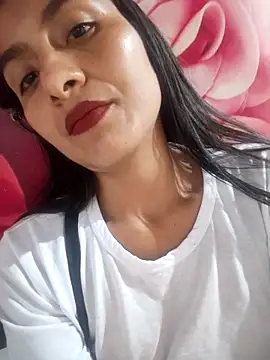 Snapshot of Uvit chatting on 12/15/25, 02:38 Uvit online show from 12/15/25, 02:38