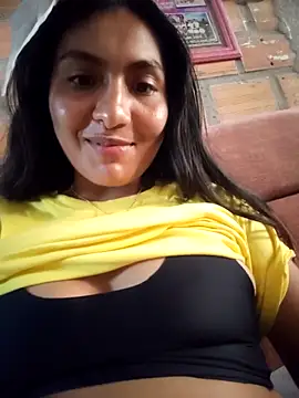 Snapshot of Uvit chatting on 12/17/25, 06:03 Uvit online show from 12/17/25, 06:03