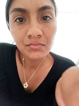 Snapshot of Uvit chatting on 12/18/25, 08:37 Uvit online show from 12/18/25, 08:37