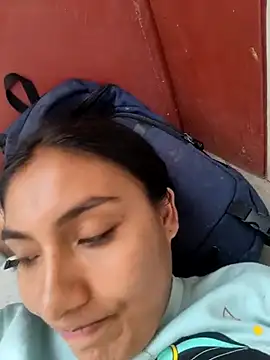 Snapshot of Uvit chatting on 12/20/25, 03:41 Uvit online show from 12/20/25, 03:41