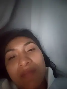 Snapshot of Uvit chatting on 12/22/25, 04:20 Uvit online show from 12/22/25, 04:20