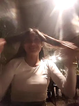 Snapshot of Uvit chatting on 04/07/26, 12:33 Uvit online show from 04/07/26, 12:33