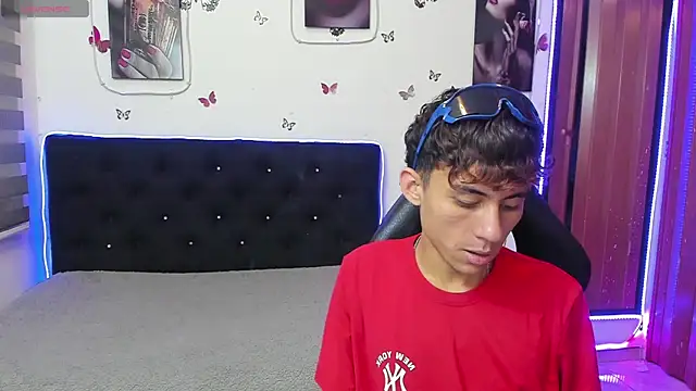 Snapshot of Antonythiago_couple chatting on 11/15/25, 03:15 Antonythiago couple online show from 11/15/25, 03:15