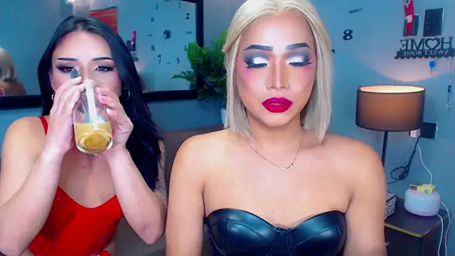 Snapshot of SavageSisters chatting on 11/09/25, 03:10 SavageSisters online show from 11/09/25, 03:10