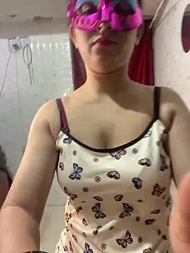 Snapshot of Red_Queen_11 chatting on 11/20/25, 06:18 Red Queen 11 online show from 11/20/25, 06:18