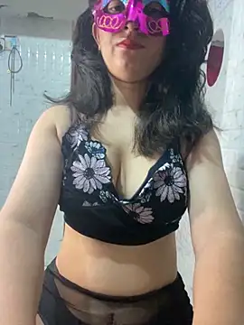 Snapshot of Red_Queen_11 chatting on 11/21/25, 06:50 Red Queen 11 online show from 11/21/25, 06:50