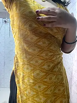 Snapshot of Red_Queen_11 chatting on 12/02/25, 06:58 Red Queen 11 online show from 12/02/25, 06:58