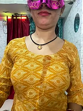 Snapshot of Red_Queen_11 chatting on 12/15/25, 04:28 Red Queen 11 online show from 12/15/25, 04:28