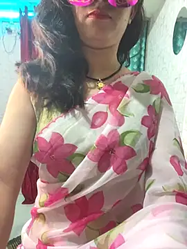 Snapshot of Red_Queen_11 chatting on 12/15/25, 07:29 Red Queen 11 online show from 12/15/25, 07:29