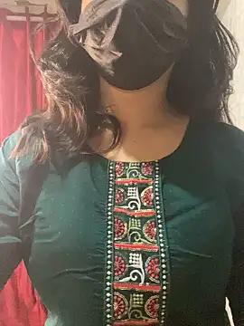 Snapshot of Red_Queen_11 chatting on 12/18/25, 06:47 Red Queen 11 online show from 12/18/25, 06:47