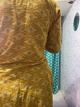 Snapshot of Red_Queen_11 chatting on 01/13/26, 03:01 Red Queen 11 online show from 01/13/26, 03:01