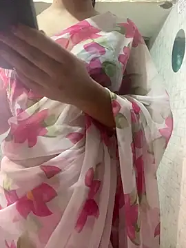 Snapshot of Red_Queen_11 chatting on 01/15/26, 06:44 Red Queen 11 online show from 01/15/26, 06:44