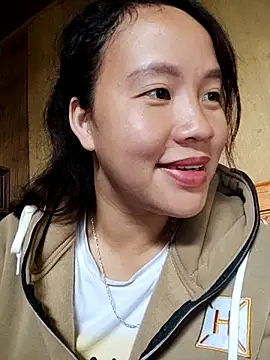 Snapshot of yelow-bee chatting on 11/10/25, 03:49 yelow-bee online show from 11/10/25, 03:49