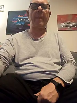 Snapshot of andy-1961 chatting on 11/12/25, 03:56 andy-1961 online show from 11/12/25, 03:56