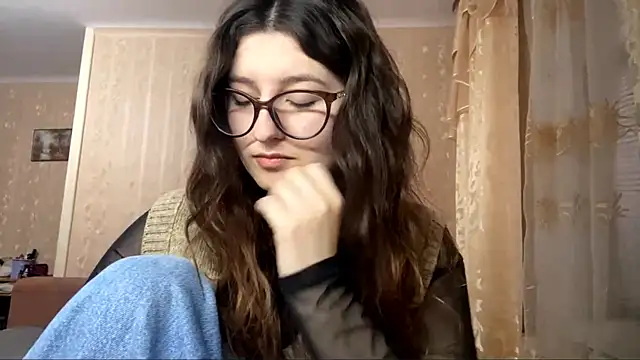 Snapshot of DonnieBooton chatting on 11/11/25, 01:44 DonnieBooton online show from 11/11/25, 01:44