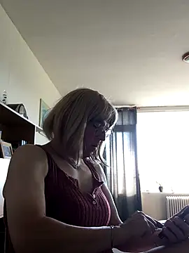 Snapshot of simone_xdressing chatting on 09/26/25, 09:02 simone xdressing online show from 09/26/25, 09:02