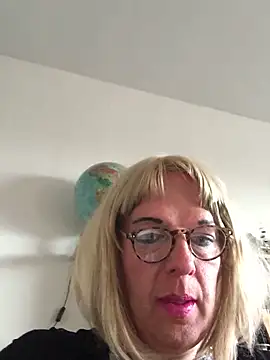 simone xdressing online show from 04/19/26, 05:45