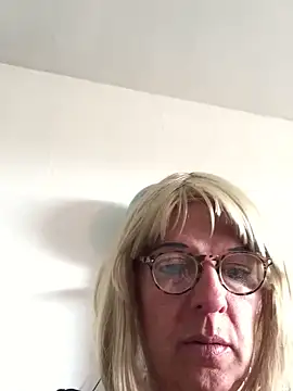 simone xdressing online show from 04/26/26, 02:15