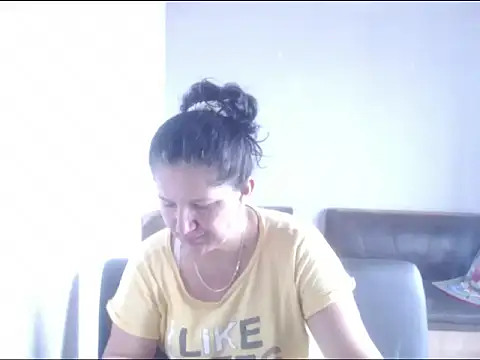 Snapshot of Sra_Angelina chatting on 12/18/25, 04:13 Sra Angelina online show from 12/18/25, 04:13