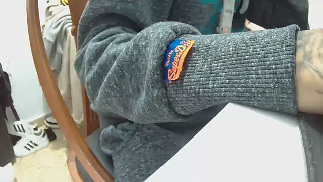 Snapshot of Calavera2001 chatting on 12/15/25, 01:26 Calavera2001 online show from 12/15/25, 01:26