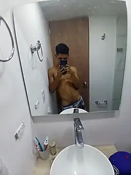 Snapshot of Maicolshow chatting on 11/10/25, 04:22 Maicolshow online show from 11/10/25, 04:22