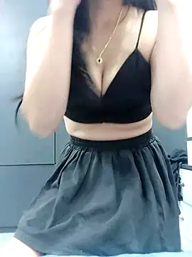   Anna    online show from 11/18/25, 05:28