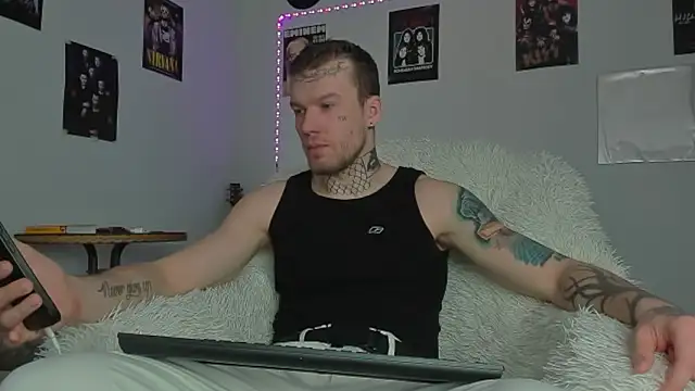 Huntall77 online show from 03/18/26, 04:48