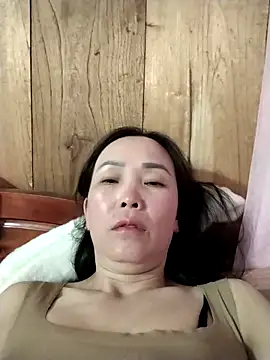 Feeling-hot online show from 11/21/25, 07:40