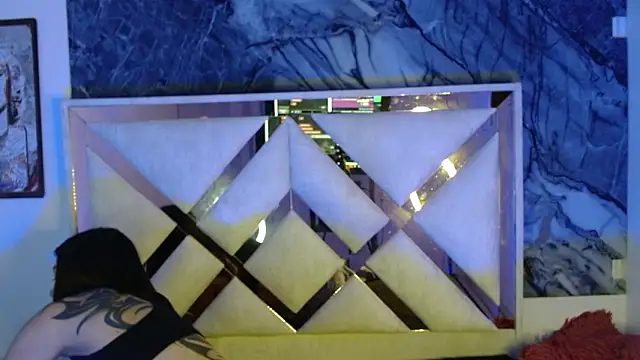 tael novacs online show from 12/19/25, 04:19