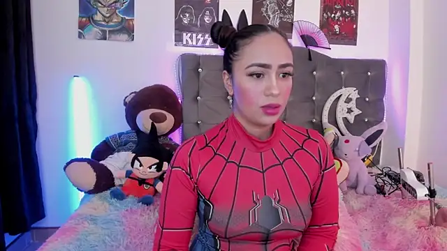 lunabritton1 online show from 12/18/25, 04:18