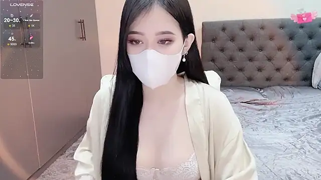 Snapshot of Lucii_baby chatting on 01/13/26, 04:01 Lucii baby online show from 01/13/26, 04:01