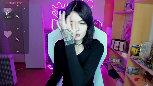 Snapshot of EmmaDarkk chatting on 11/11/25, 08:58 EmmaDarkk online show from 11/11/25, 08:58