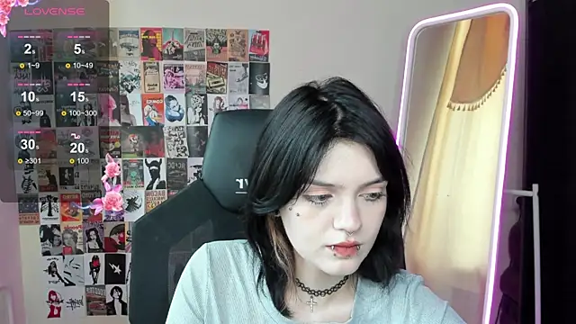 Snapshot of EmmaDarkk chatting on 11/13/25, 07:29 EmmaDarkk online show from 11/13/25, 07:29