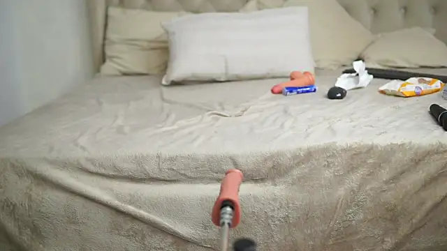 AprilHadid online show from 04/24/26, 08:22