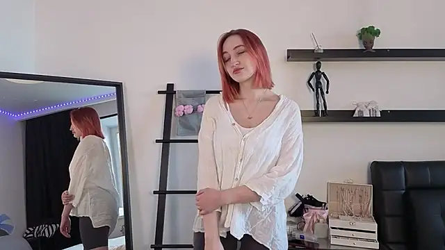 Snapshot of Alisa_World8 chatting on 11/13/25, 07:18 Alisa World8 online show from 11/13/25, 07:18