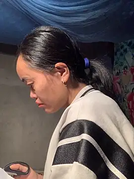 Snapshot of phuong_cute chatting on 11/11/25, 02:22 phuong cute online show from 11/11/25, 02:22