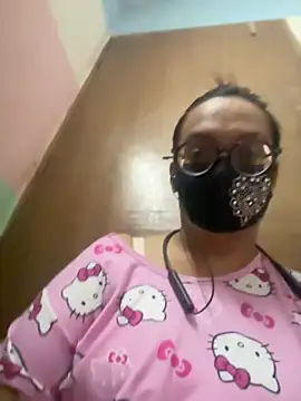 Snapshot of Saguphtah_Chattergy_22 chatting on 11/18/25, 04:44 Saguphtah Chattergy 22 online show from 11/18/25, 04:44