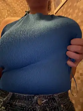 Snapshot of Marisaaasss chatting on 11/11/25, 12:05 Marisaaasss online show from 11/11/25, 12:05