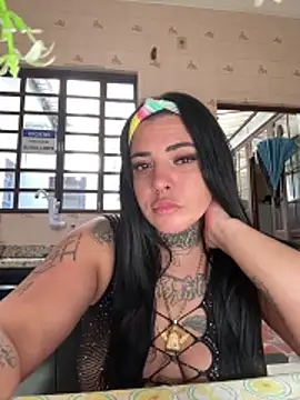 annycavalona online show from 11/11/25, 07:58