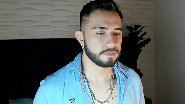 Snapshot of dave_wolff chatting on 12/18/25, 12:11 dave wolff online show from 12/18/25, 12:11