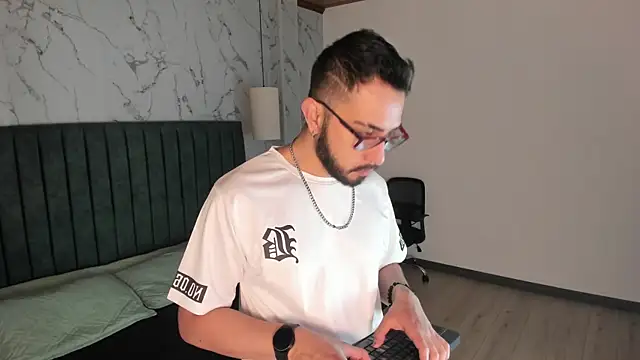 Snapshot of dave_wolff chatting on 01/07/26, 12:07 dave wolff online show from 01/07/26, 12:07